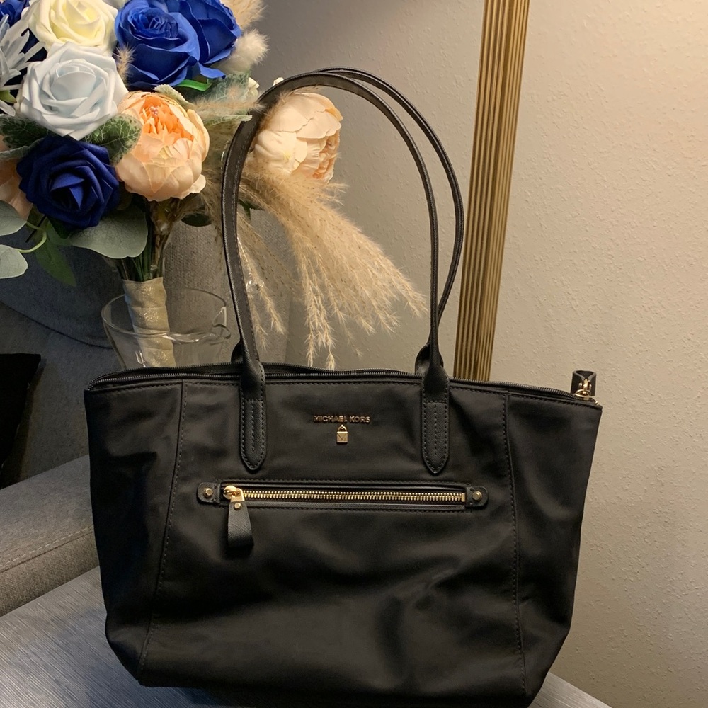 Michael Kors, Kelsey medium top zip nylon tote
